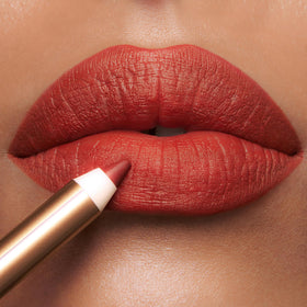 Charlotte Tilbury Lip Cheat Waterproof Lip Liner close-up of tip
