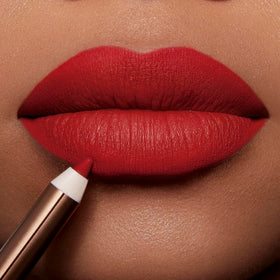 Charlotte Tilbury Lip Cheat Waterproof Lip Liner close-up of tip