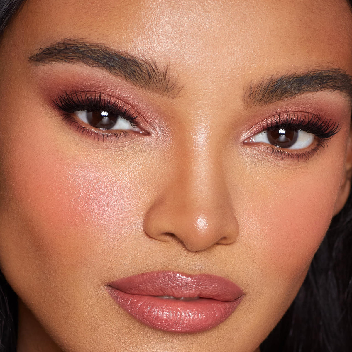 Charlotte Tilbury Pillow Talk Matte Liquid Blush Wand showing texture