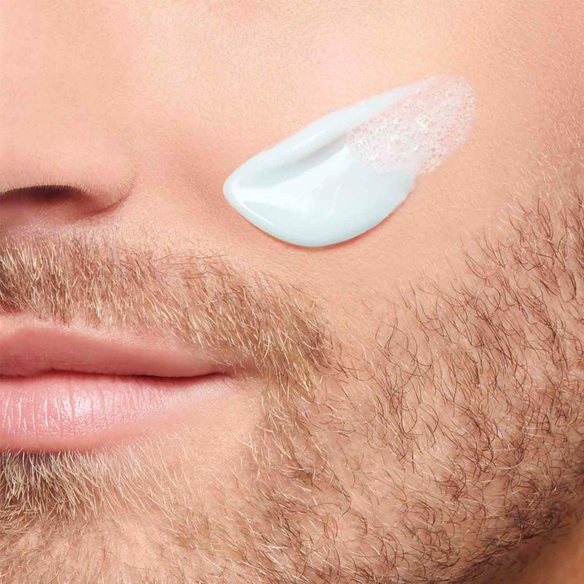 CLARINS Energizing Gel Moisturizer application on hand