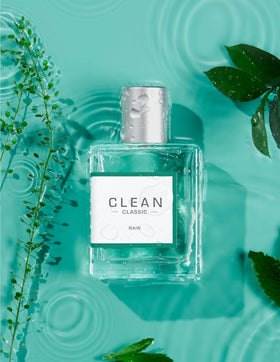 CLEAN CLASSIC Eau de Parfum Light 30mL lifestyle scene