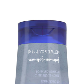 Clean & Clear Blackhead Eraser Facial Scrub application on hand