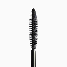 Clinique Lash Power Tubing Mascara applied on model's lashes