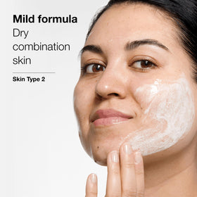 Clinique Liquid Facial Soap Mild texture close-up