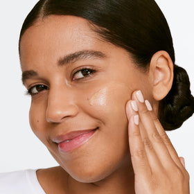 Clinique Moisture Surge Sheertint Hydrator with natural light