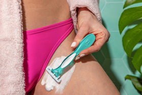 Close-up of BIC Soleil 4 razor blade