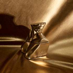 Close-up of Billie Eilish Eau de Parfum bottle top