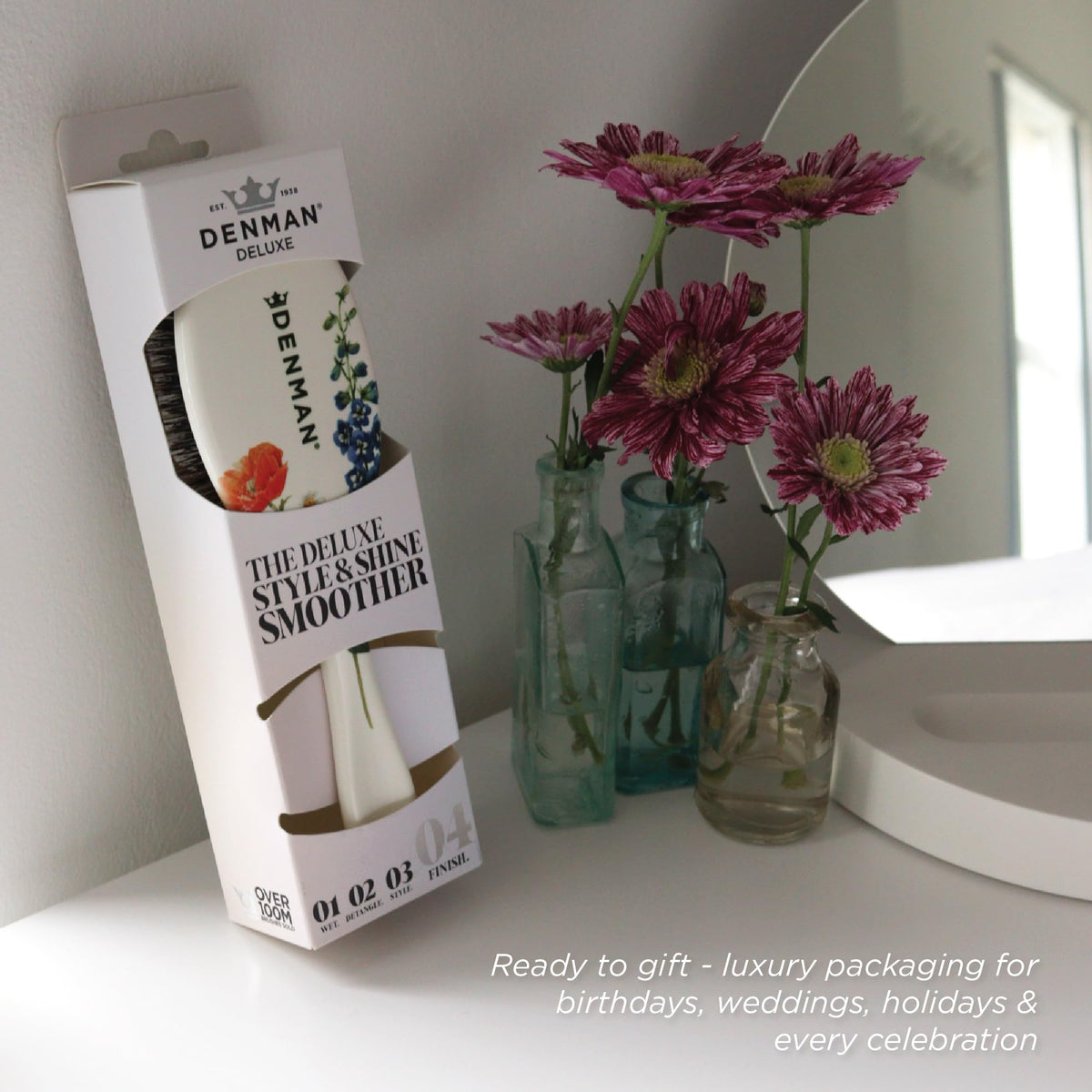 Close-up of Denman D81M hairbrush bristles and cushioned base