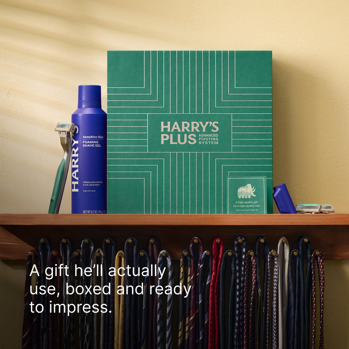 Close-up of Harry's Plus metal handle with soft rubber grip