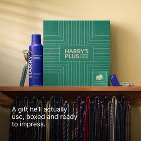 Close-up of Harry's Plus metal handle with soft rubber grip