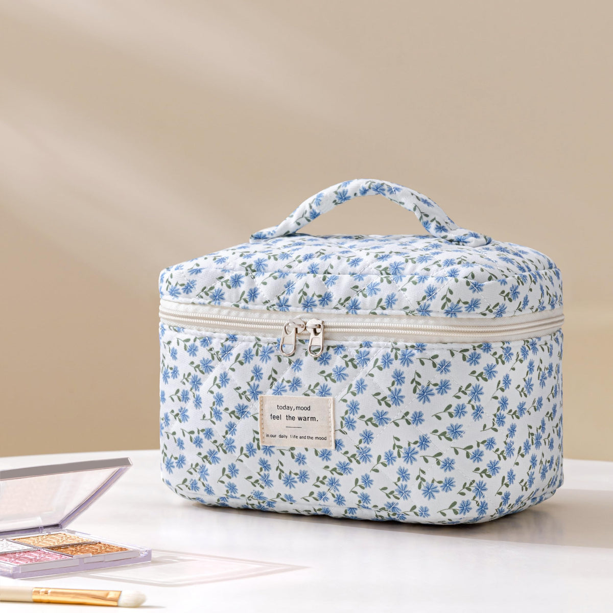 Close-up of HBselect makeup bag double zipper detail