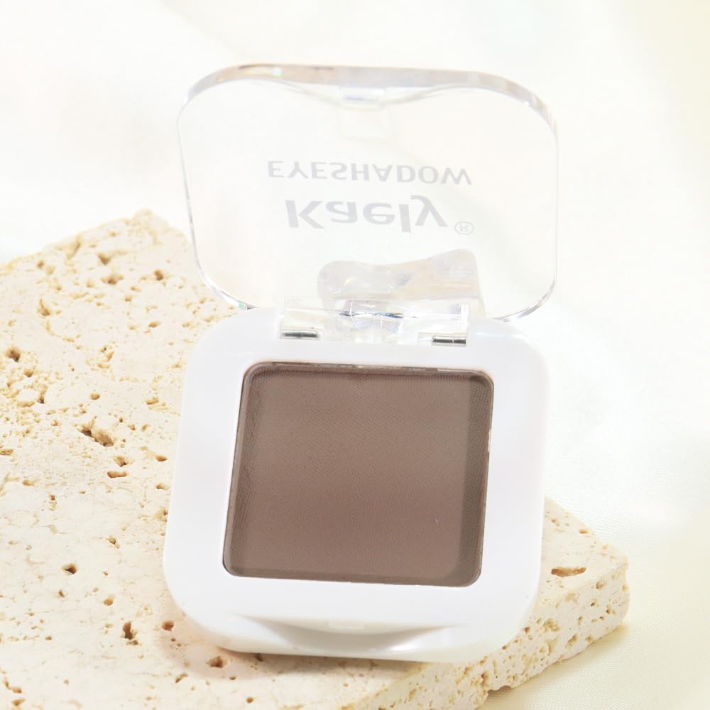 Close-up of Kaely Cocoa Brown Matte Eyeshadow texture