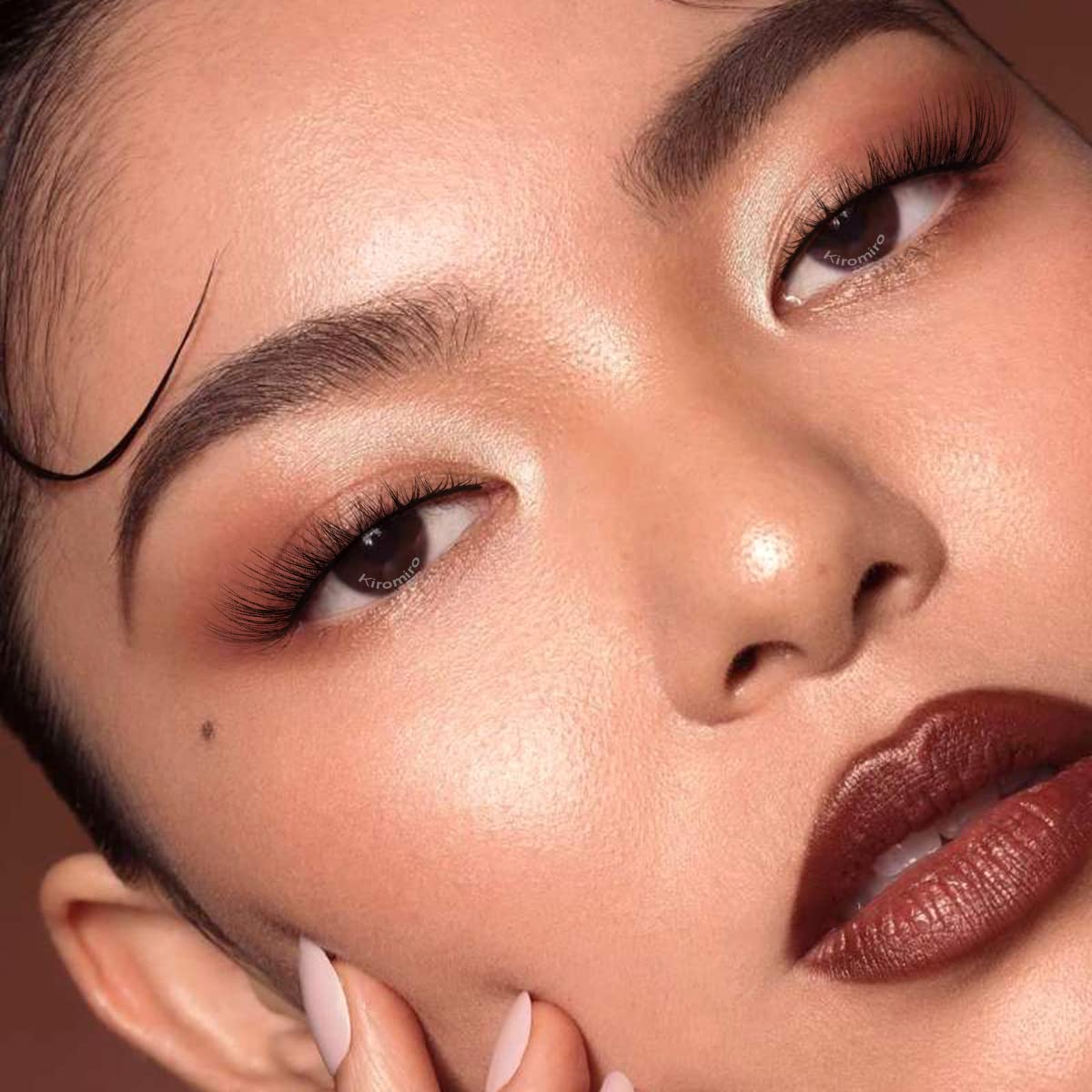 Close-up of Kiromiro 14mm wispies false eyelashes showing thickened lash ends