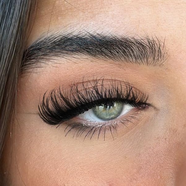 Close-up of Kiromiro 6D Fluffy Mink Lashes with cotton band