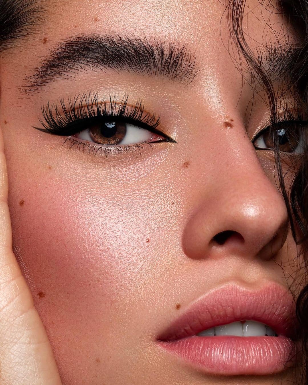 Close-up of Kiromiro Mink Lashes showing the soft lash band