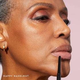 Close-up of LAURA GELLER lip liner tip