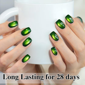 Close-up of magnet effect on Double Rhythm Cat Eye Gel Polish