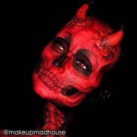 Close-up of Mehron Paradise AQ Beach Berry texture