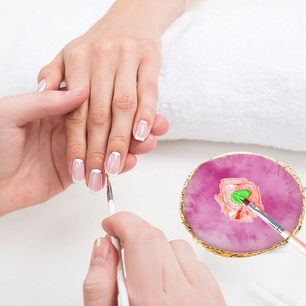Close-up of Pengxiaomei round nail palette with smooth surface