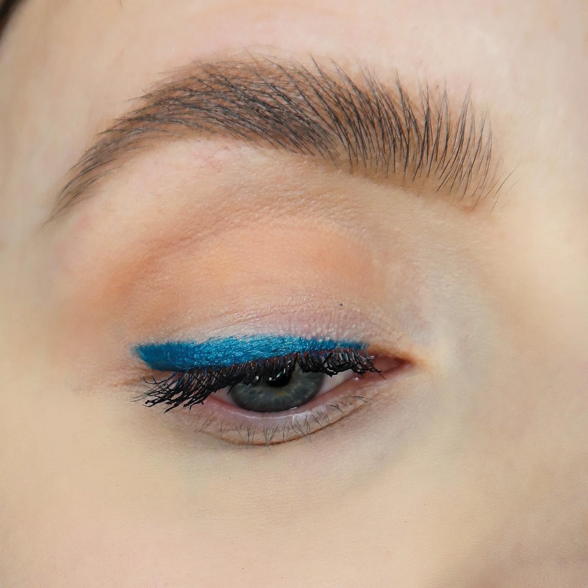 Close-up of Sandstone Scandinavia Waterproof Eyeliner Pencil Blue Ice tip