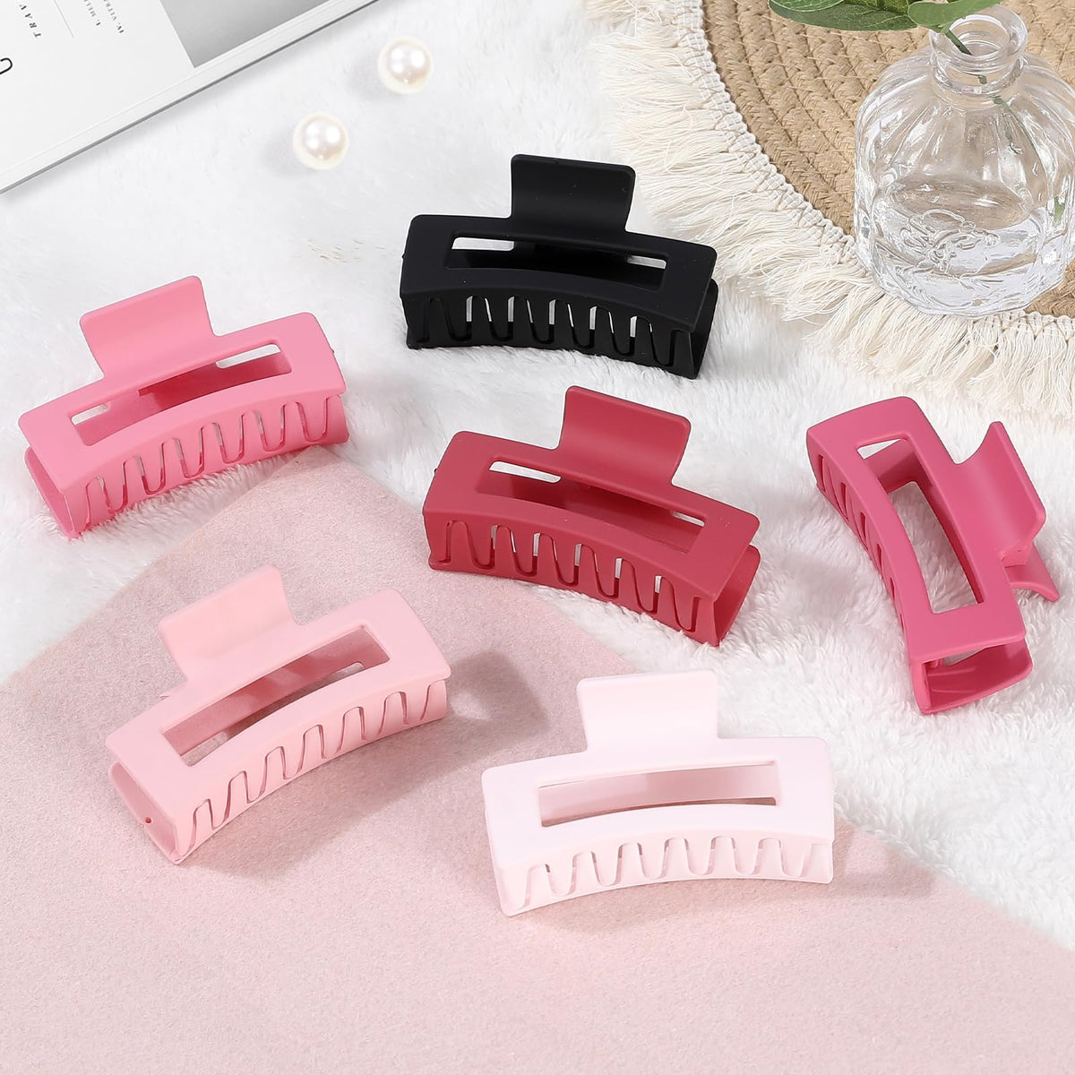 Close-up of Sisiaipu hair claw clip in pink