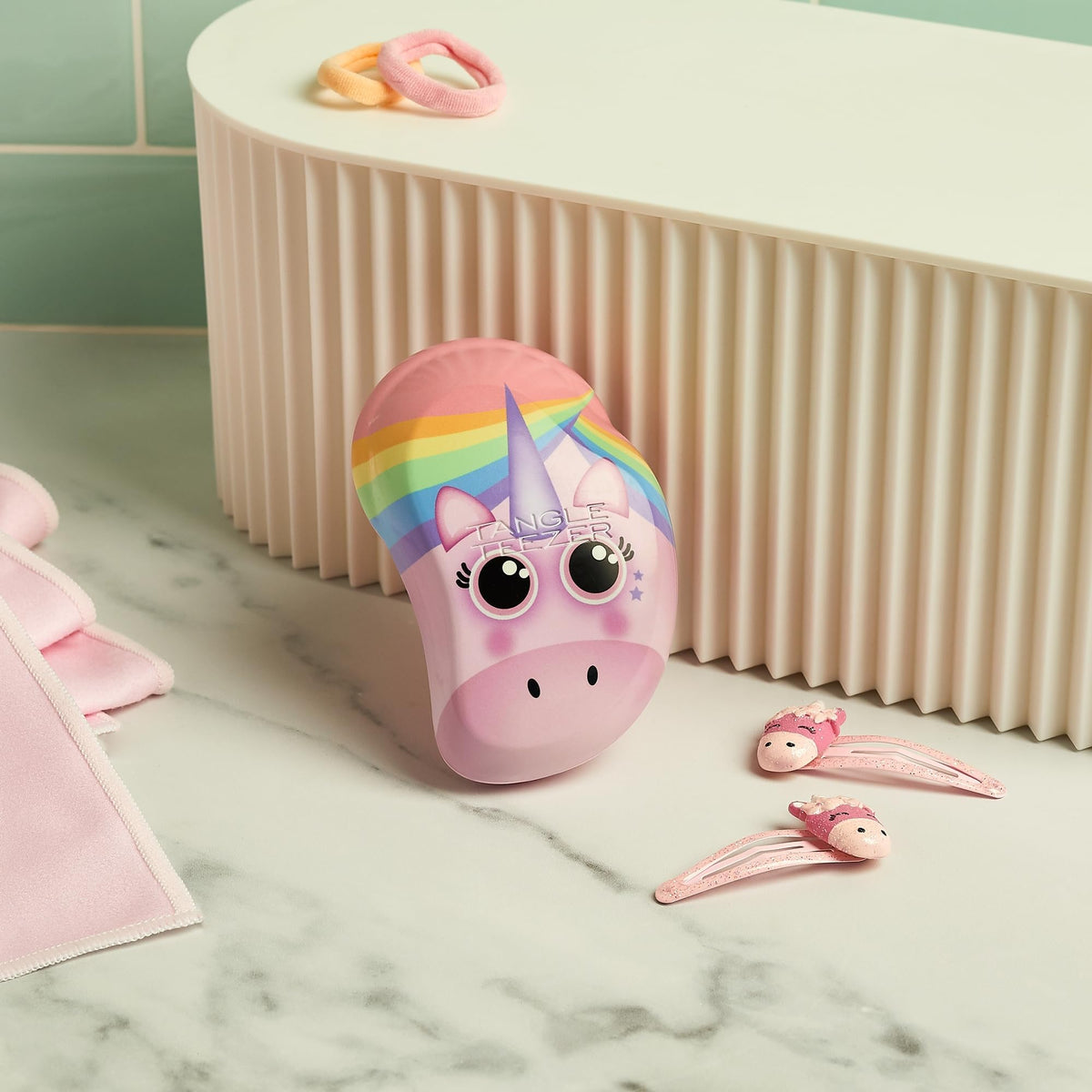 Close-up of TANGLE TEEZER Mini Detangler Hair Brush teeth