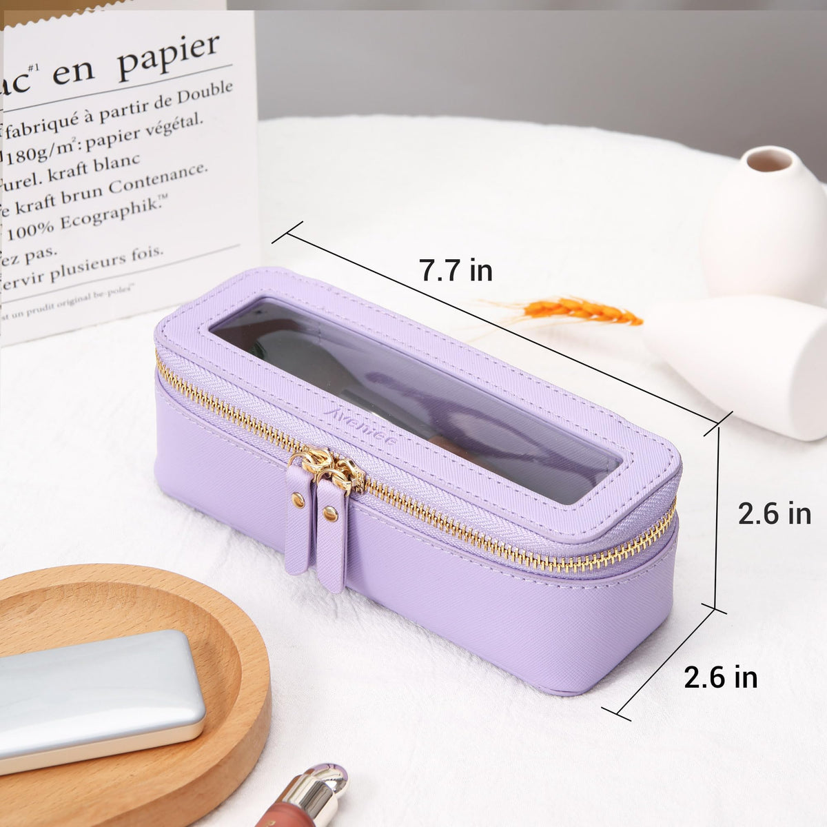 Close-up of the Aveniee makeup bag's zipper and stitching