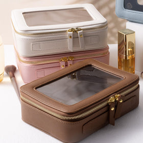 Close-up of the durable golden zipper of SANHECUN Toiletry Bag