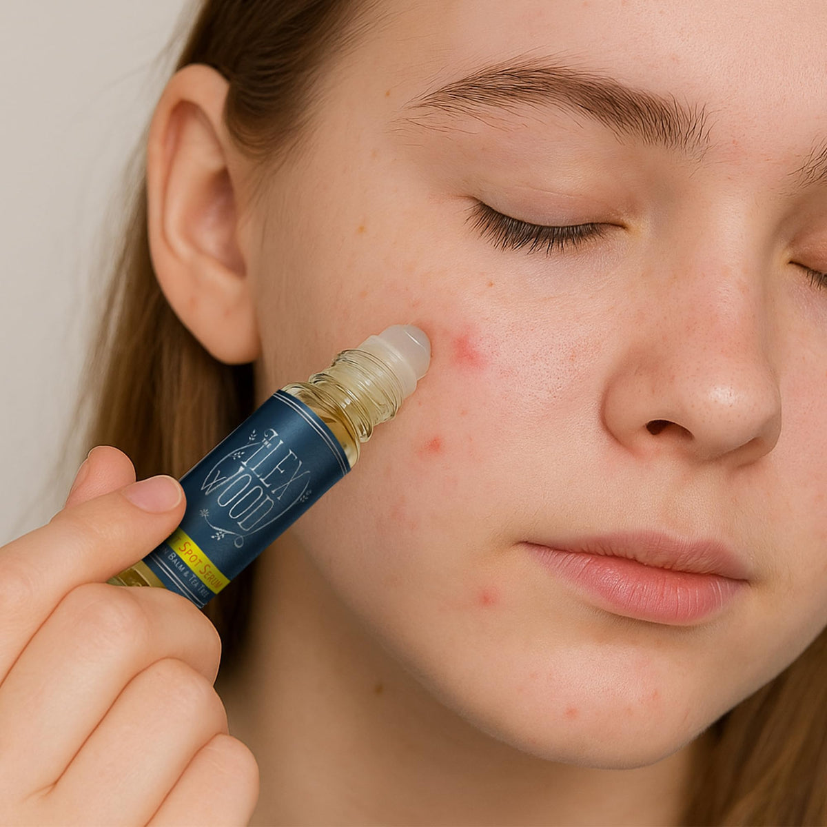 Close-up of The Ilex Wood Oblitzit Spot Serum ingredients