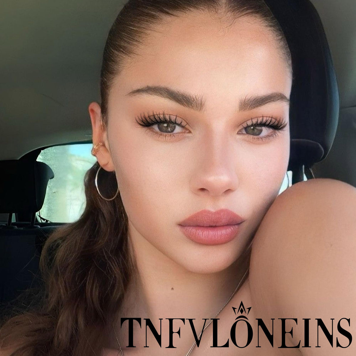 Close-up of TNFVLONEINS wispy lash clusters