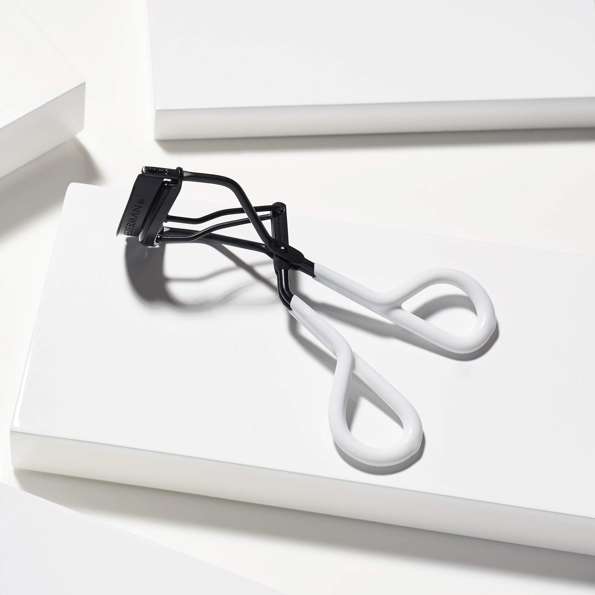 Close-up of Tweezerman Great Grip Eyelash Curler silicone pads