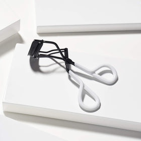 Close-up of Tweezerman Great Grip Eyelash Curler silicone pads