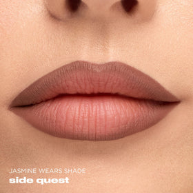 Close-up of URBAN DECAY 24/7 Glide-On Lip Liner tip