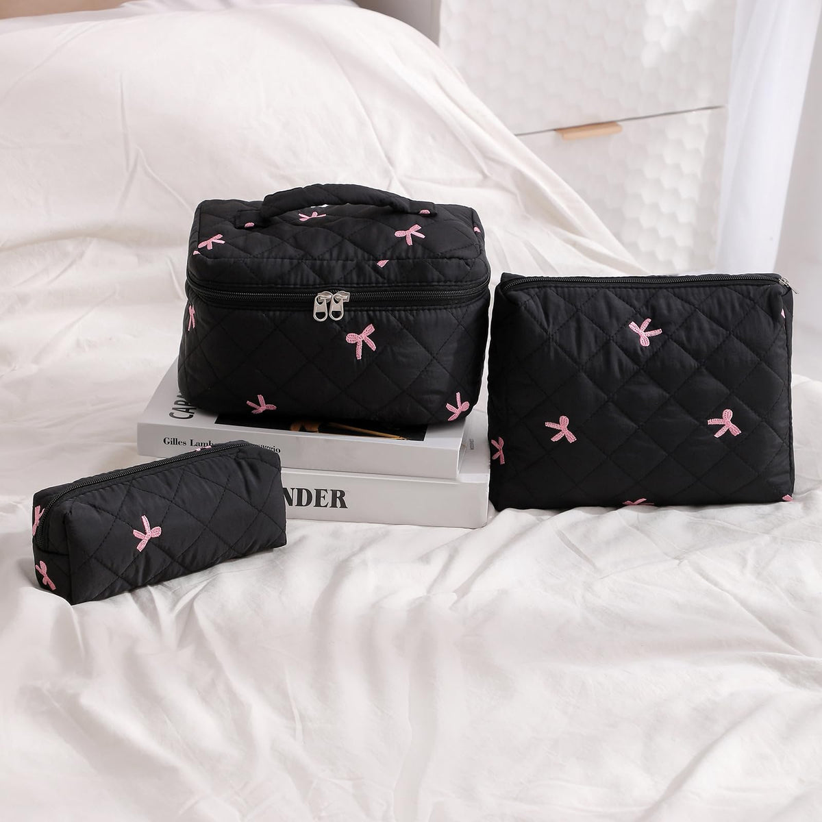 Close-up of zipper on uekeboag quilted makeup bag