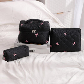 Close-up of zipper on uekeboag quilted makeup bag