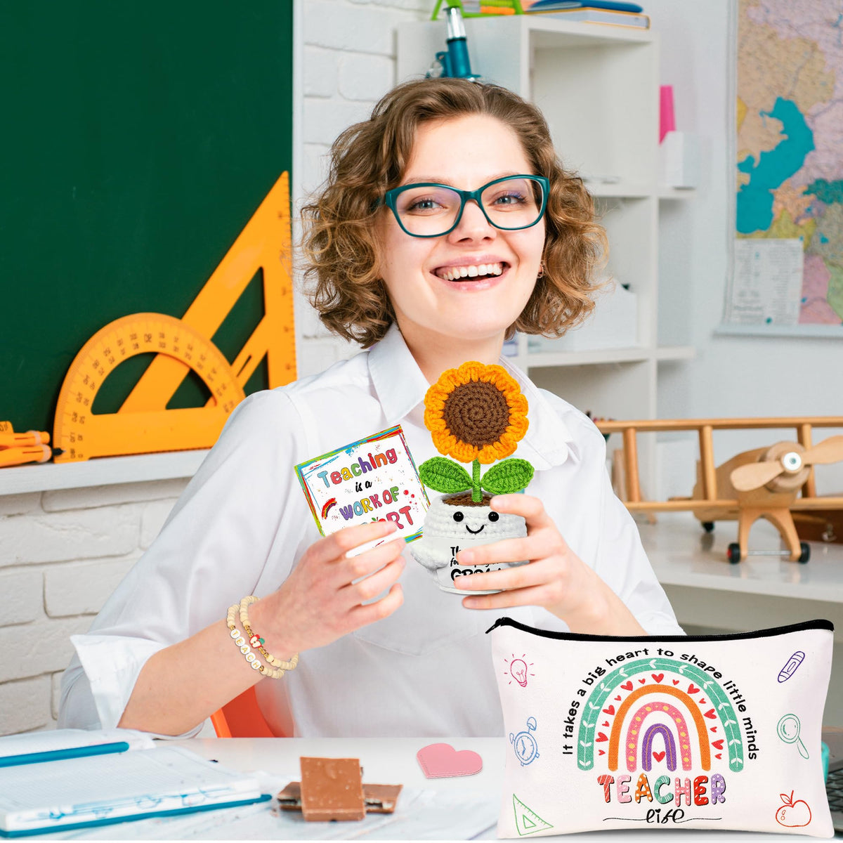 Comfortable socks designed for teachers in the appreciation gift set