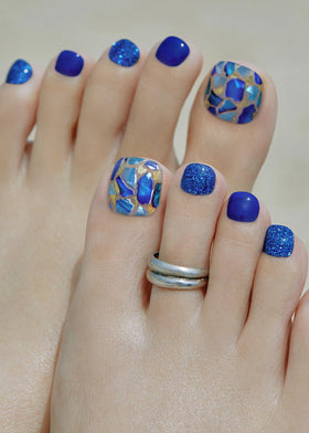 Contents of ohora Semi- Gel Pedi Strips including nail wraps and tools