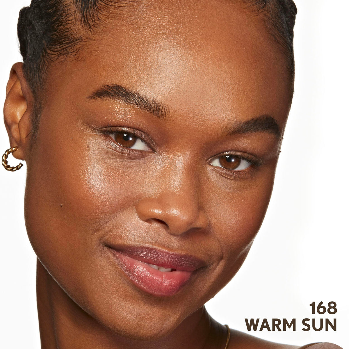 COVERGIRL Clean Invisible Foundation lifestyle use