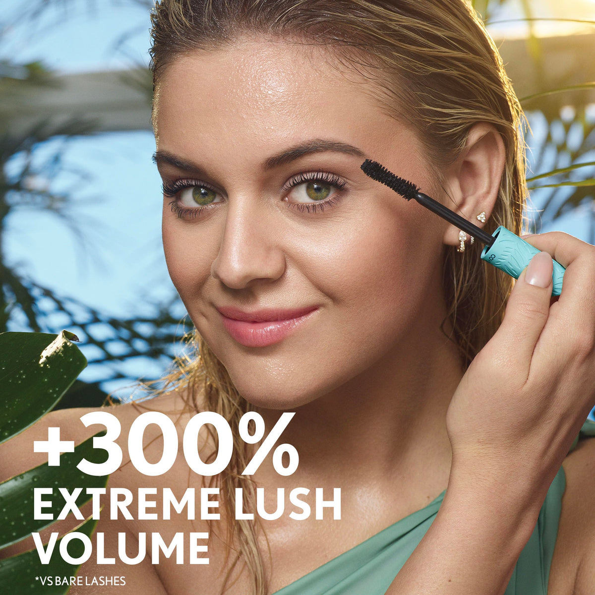 COVERGIRL Lash Blast Cleantopia Waterproof Mascara applied on lashes