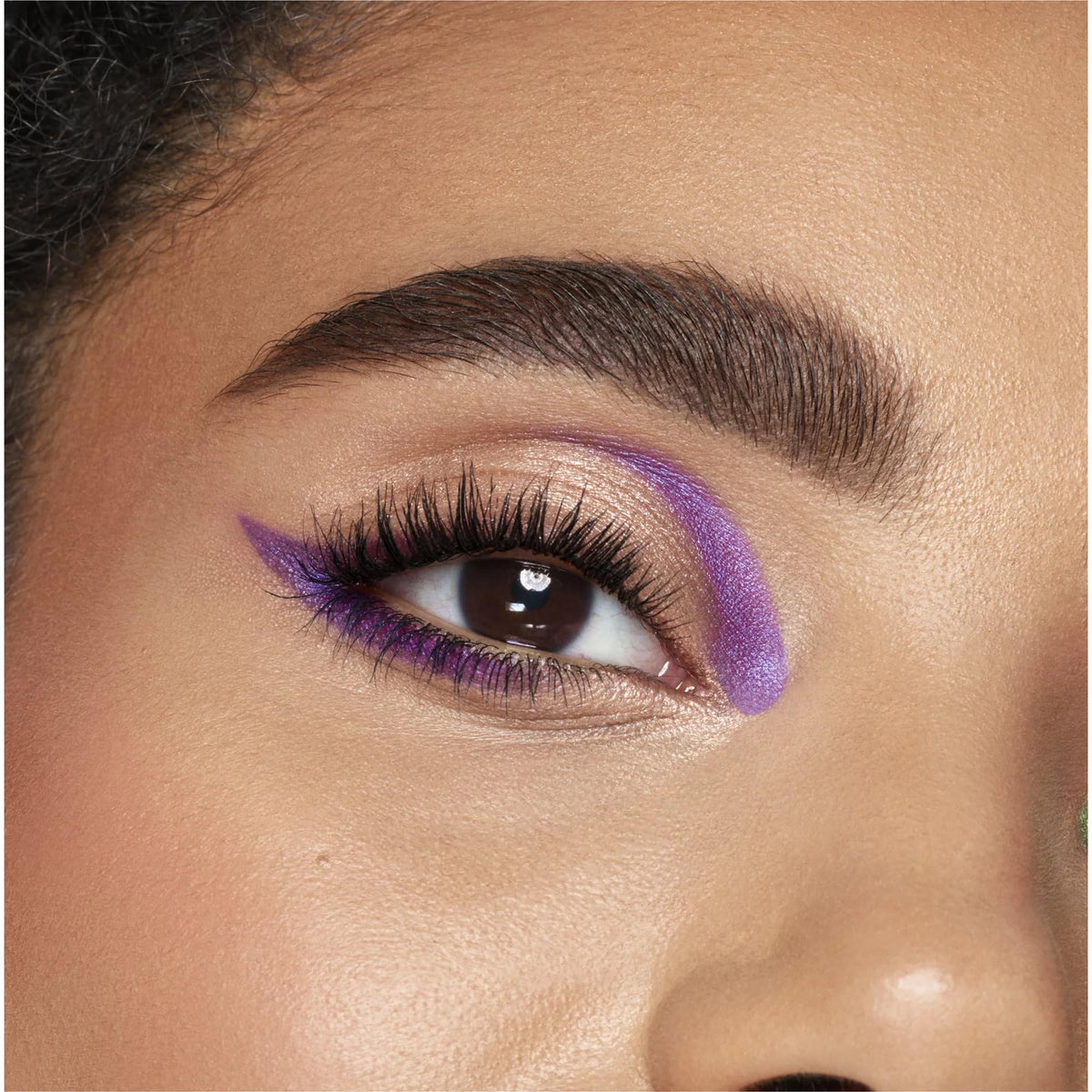 COVERGIRL Lash Blast Fusion Mascara application on lashes