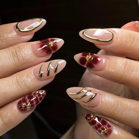 CTTHNBD Almond Press on Nails front view with gold line design