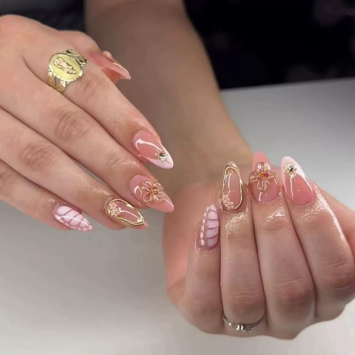 CTTHNBD Medium Almond Press on Nails with gold line design front view
