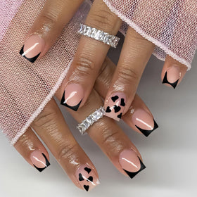 CTTHNBD Short Press on Nails black French tip front view