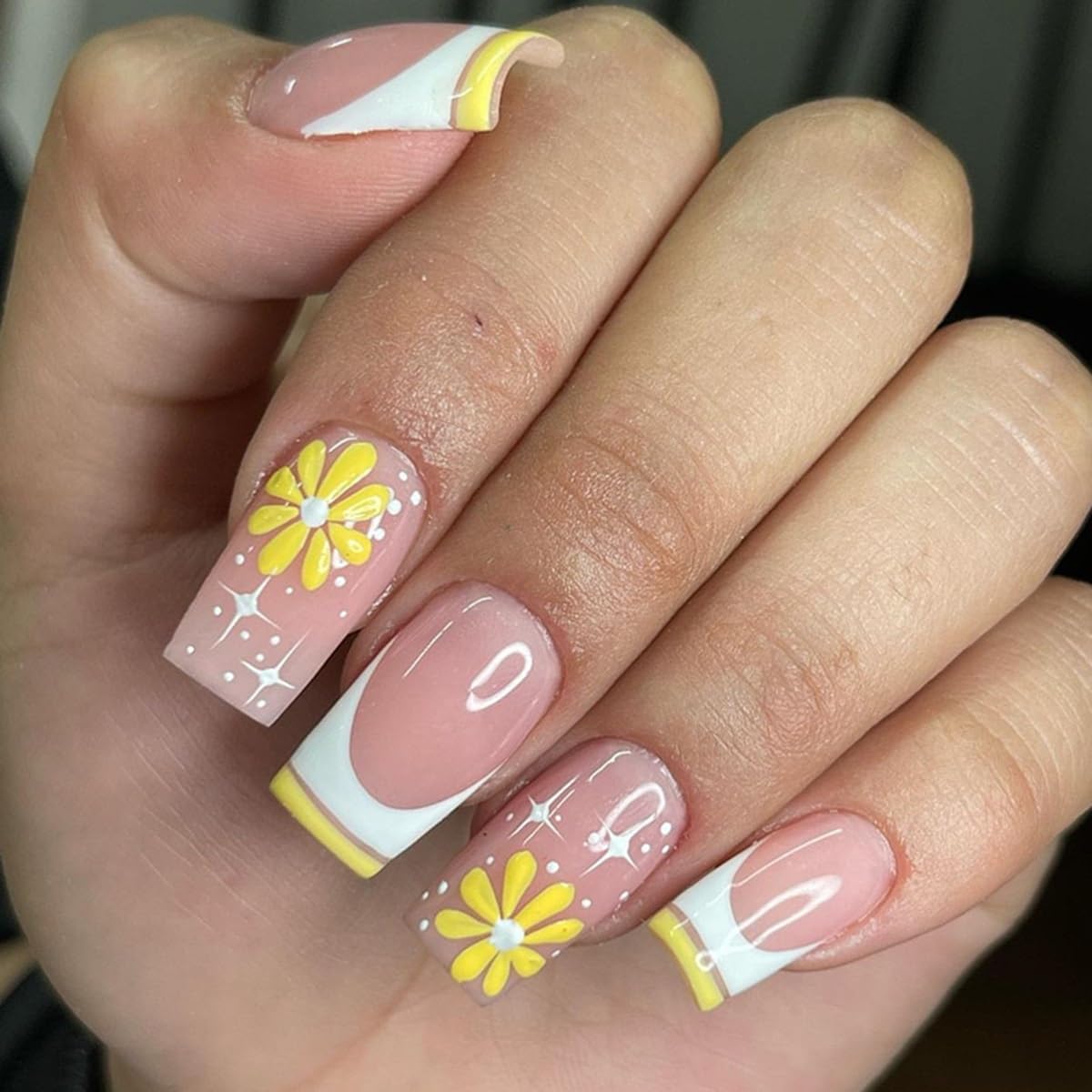 CTTHNBD Square Press on Nails medium set with yellow flower design