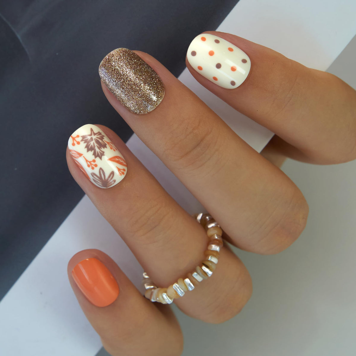 CurvLife Extra Short Press On Nails Gold Maple Leaf front view
