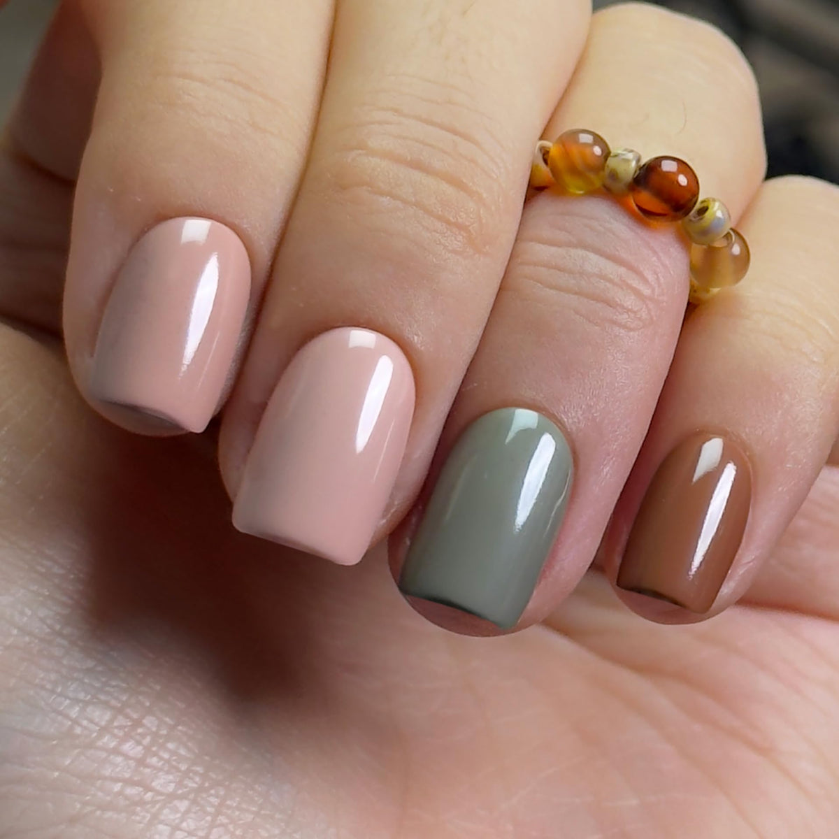CurvLife Press on Nails kit including glue and accessories
