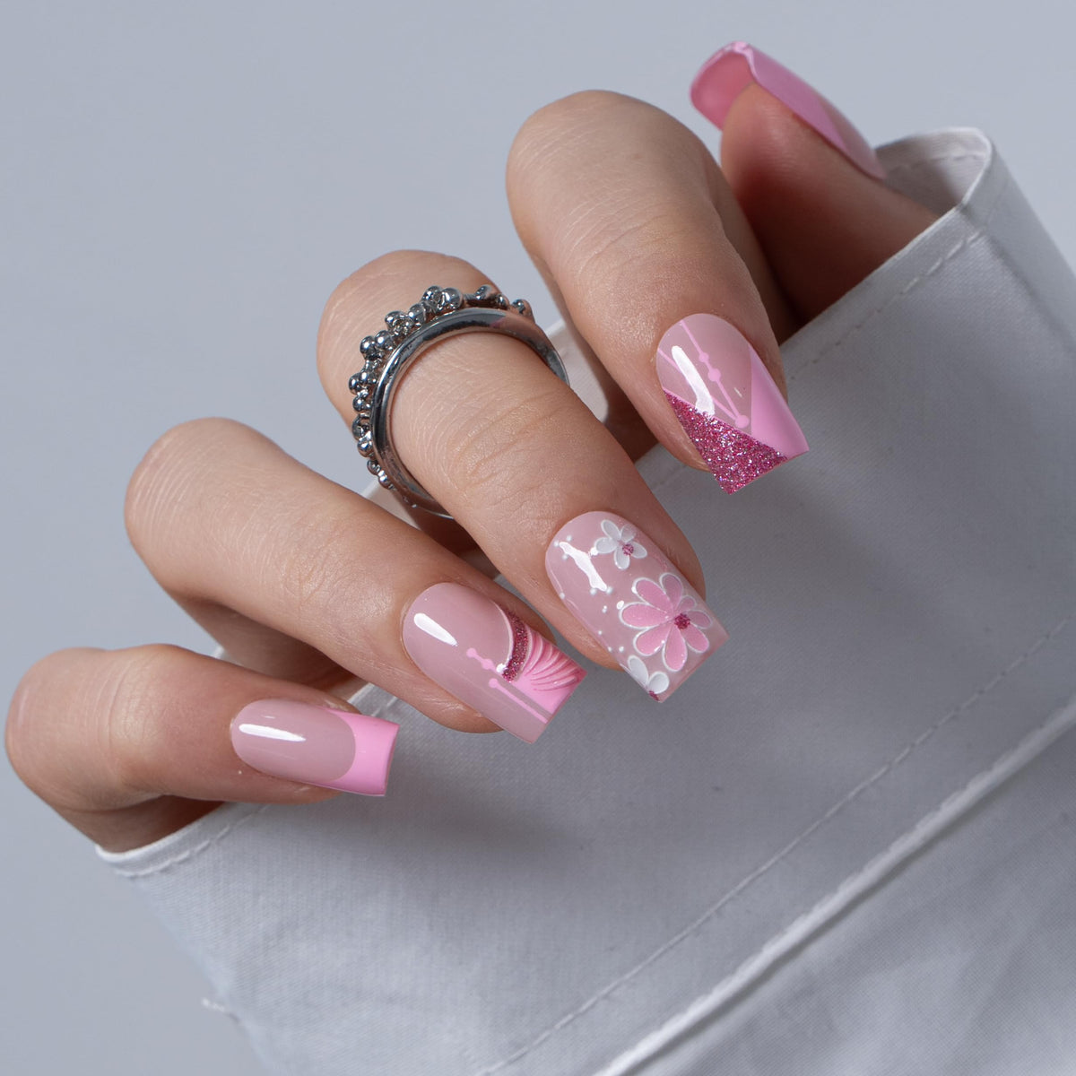 CurvLife press on nails kit including nail glue and adhesive tabs