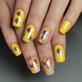 CurvLife press on nails packaging with floral design