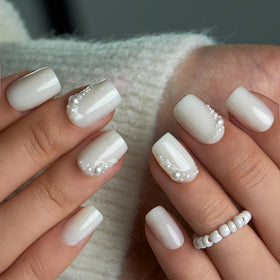 CurvLife press on nails showing different sizes in the kit
