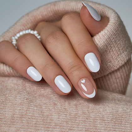 CurvLife Short Oval Press On Nails Heart Kiss White front view